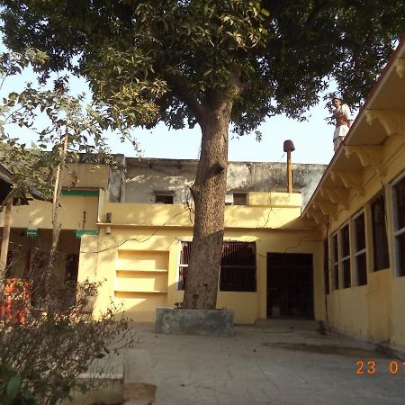 Shri Swami Sheetal Das Akhada B1-88 Assi , Near Pushkar Talab,Varanasi, Ashram Dharmshala Exterior photo