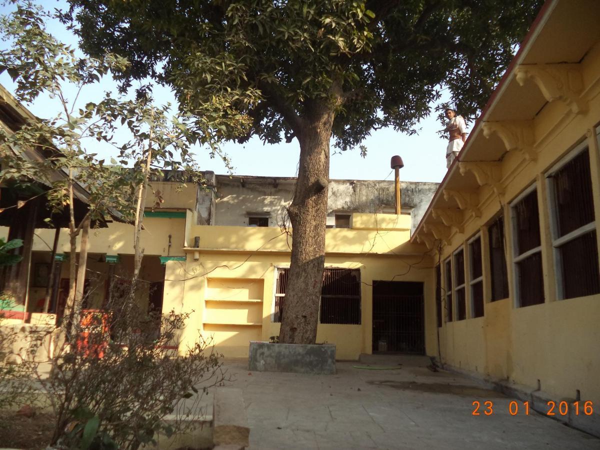 Shri Swami Sheetal Das Akhada B1-88 Assi , Near Pushkar Talab,Varanasi, Ashram Dharmshala Exterior photo