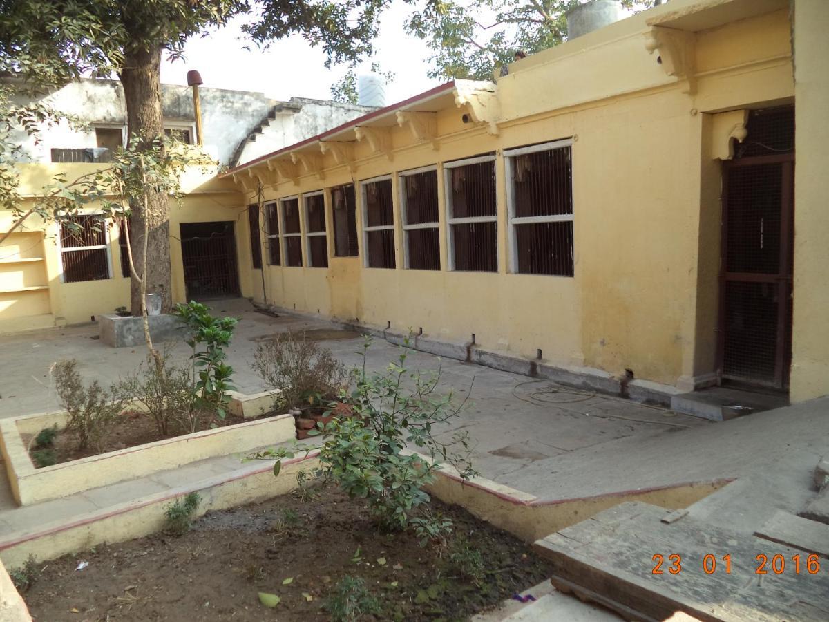 Shri Swami Sheetal Das Akhada B1-88 Assi , Near Pushkar Talab,Varanasi, Ashram Dharmshala Exterior photo