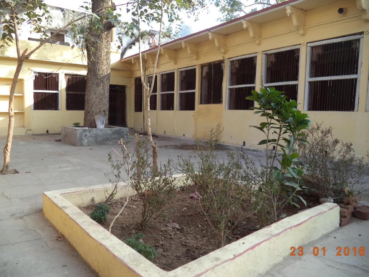 Shri Swami Sheetal Das Akhada B1-88 Assi , Near Pushkar Talab,Varanasi, Ashram Dharmshala Exterior photo