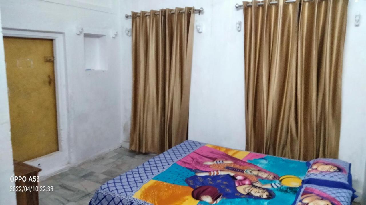 Shri Swami Sheetal Das Akhada B1-88 Assi , Near Pushkar Talab,Varanasi, Ashram Dharmshala Exterior photo