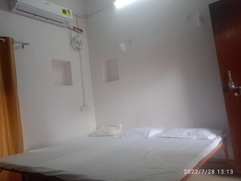 Shri Swami Sheetal Das Akhada B1-88 Assi , Near Pushkar Talab,Varanasi, Ashram Dharmshala Exterior photo
