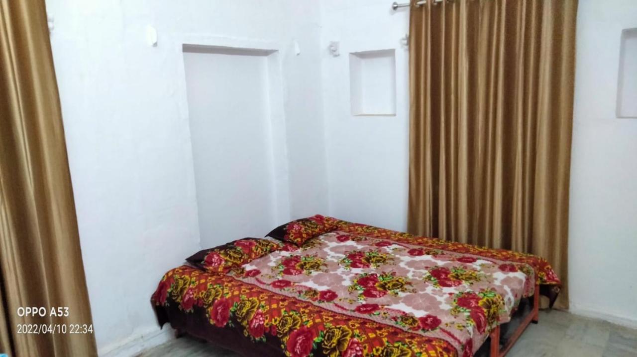 Shri Swami Sheetal Das Akhada B1-88 Assi , Near Pushkar Talab,Varanasi, Ashram Dharmshala Exterior photo