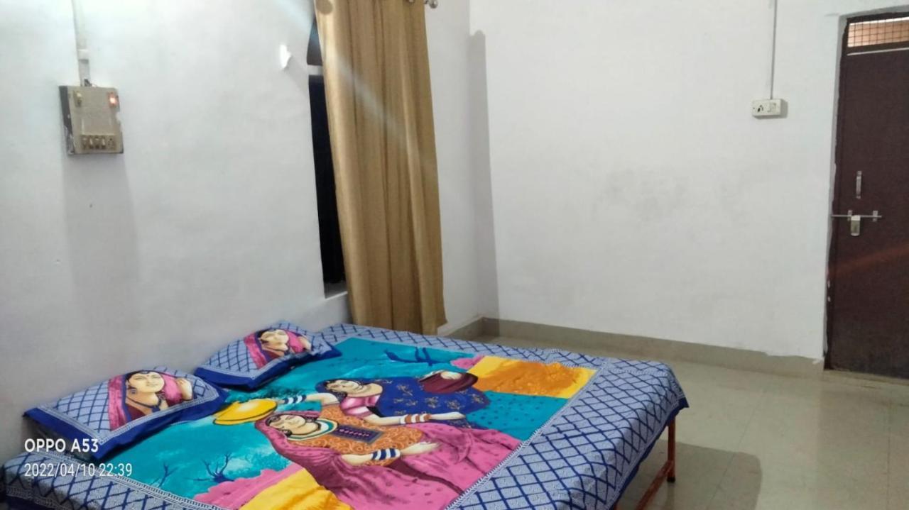 Shri Swami Sheetal Das Akhada B1-88 Assi , Near Pushkar Talab,Varanasi, Ashram Dharmshala Exterior photo