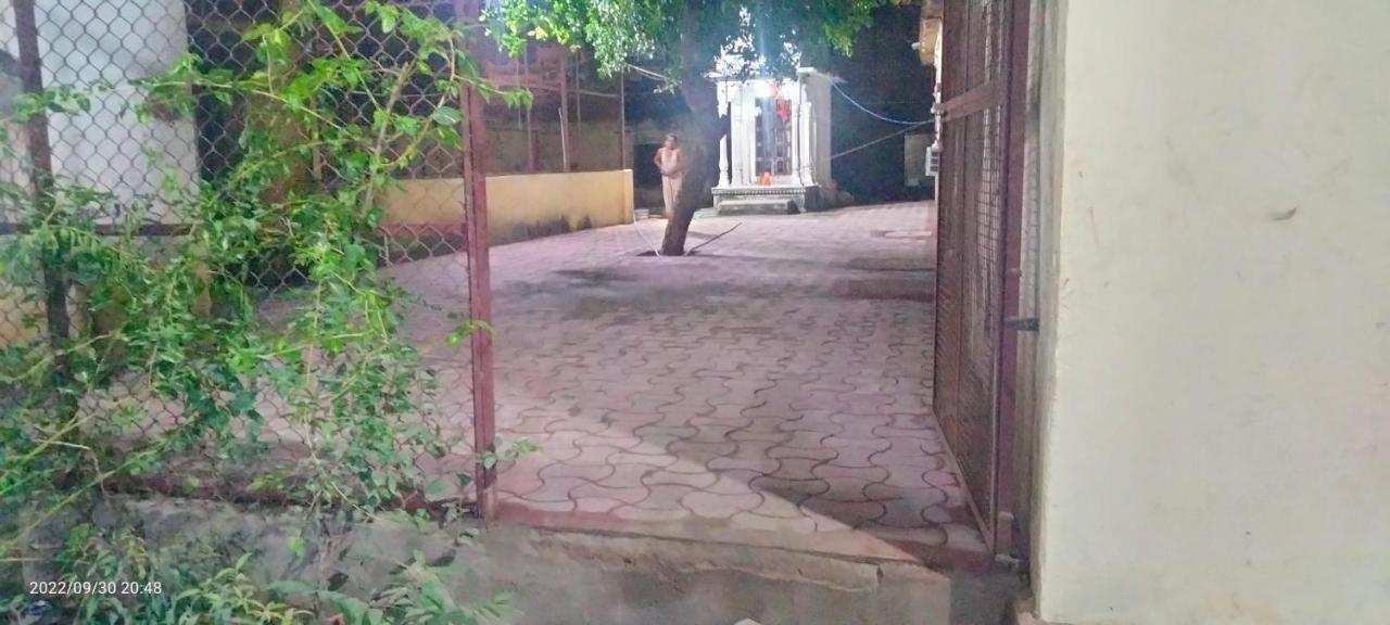 Shri Swami Sheetal Das Akhada B1-88 Assi , Near Pushkar Talab,Varanasi, Ashram Dharmshala Exterior photo