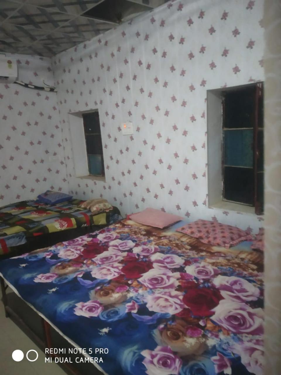 Shri Swami Sheetal Das Akhada B1-88 Assi , Near Pushkar Talab,Varanasi, Ashram Dharmshala Exterior photo
